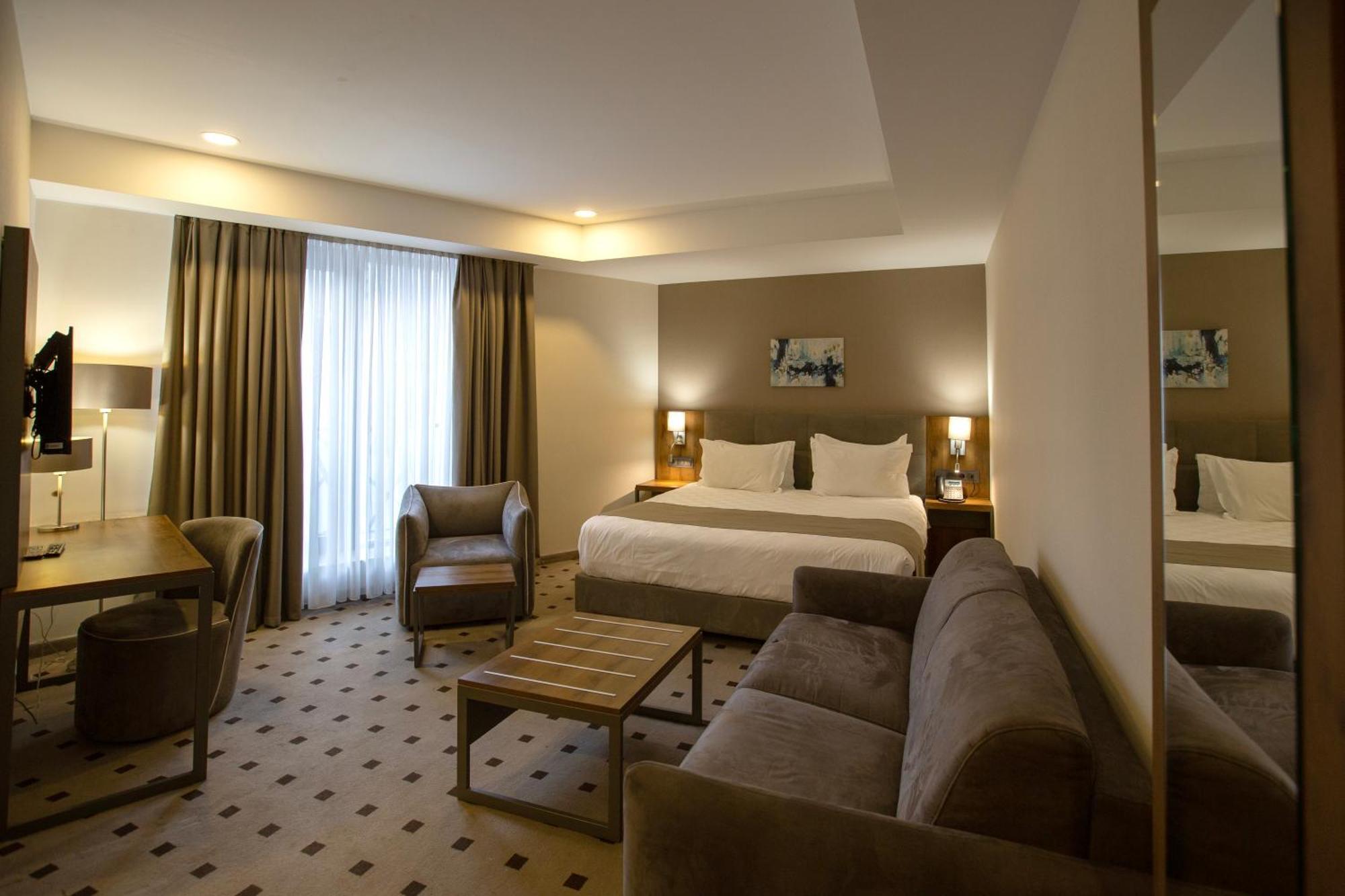 Avenue Hotel Tbilisi Buitenkant foto