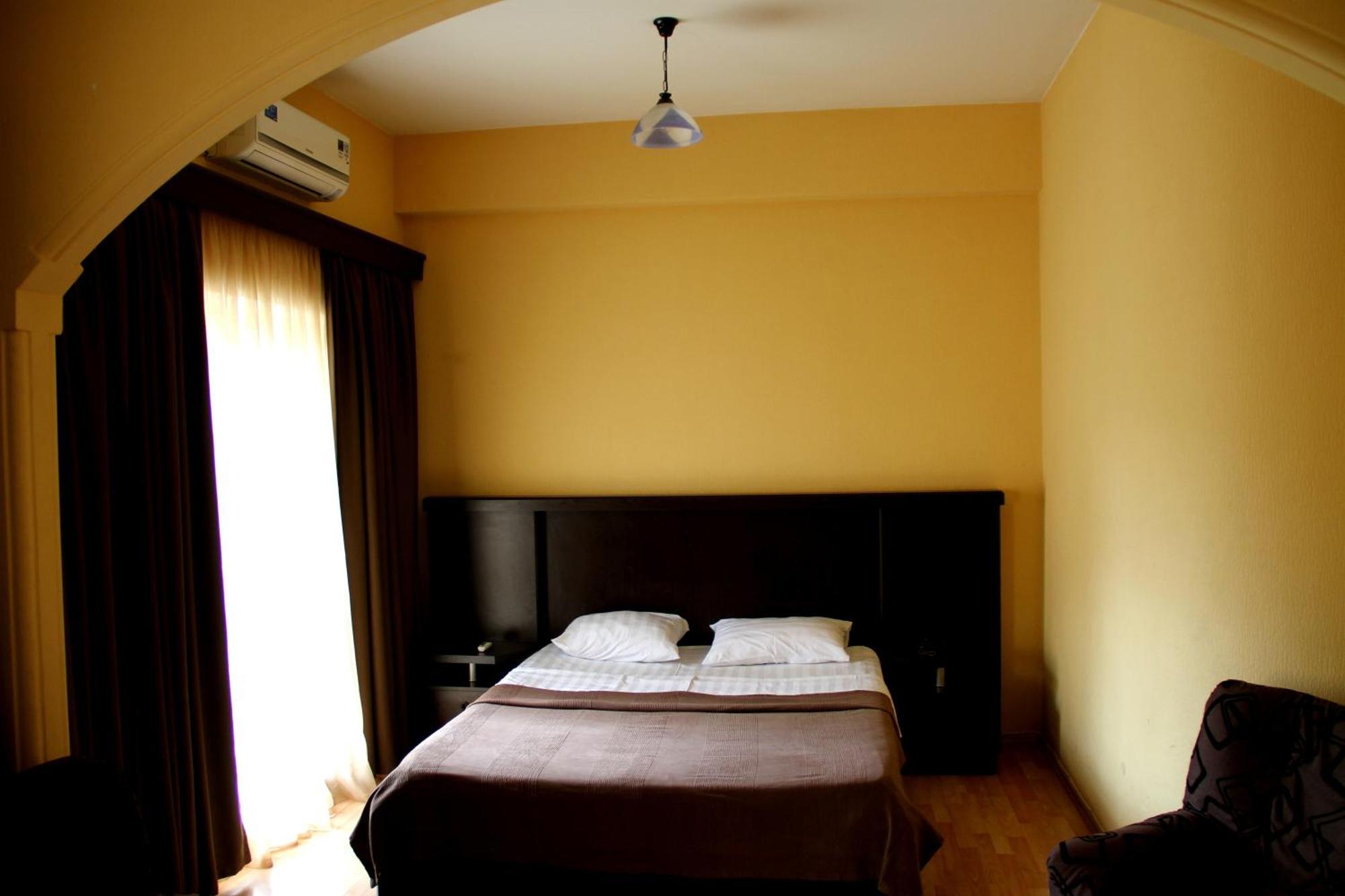 Avenue Hotel Tbilisi Buitenkant foto