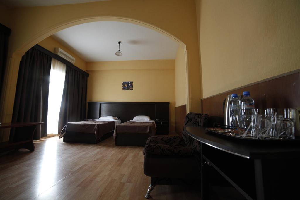 Avenue Hotel Tbilisi Kamer foto