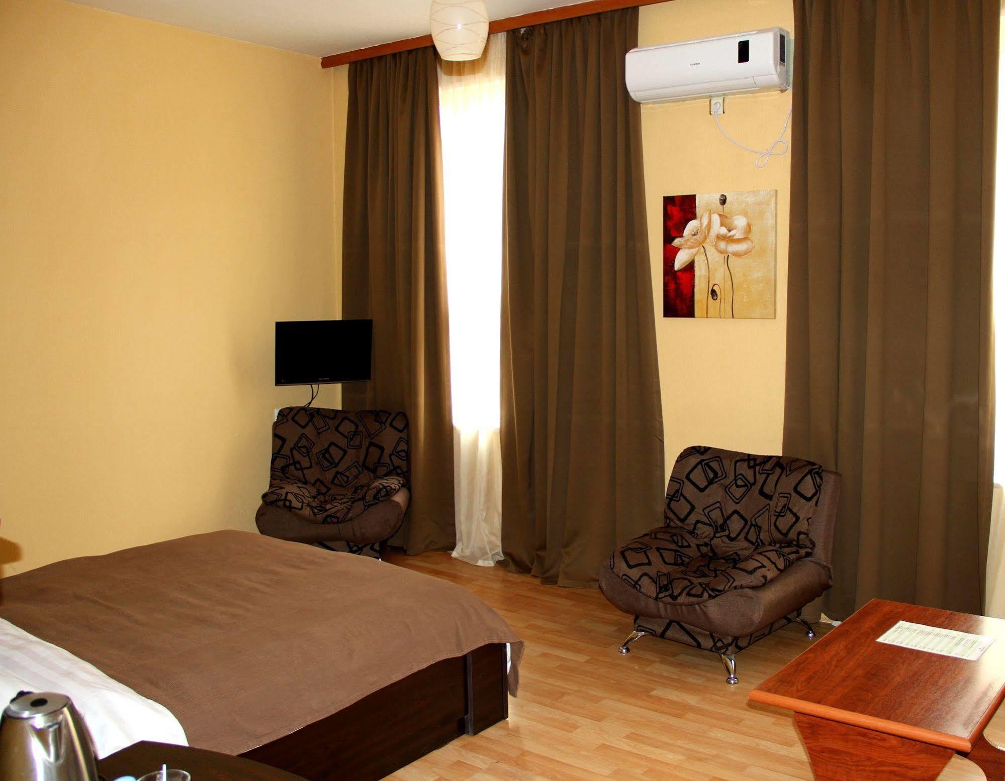 Avenue Hotel Tbilisi Buitenkant foto